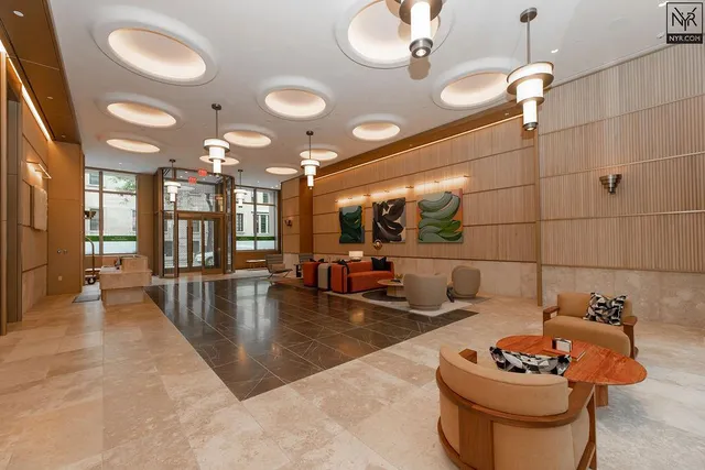 $2,548,000 | 249 East 62nd Street, Unit 3B | Lenox Hill