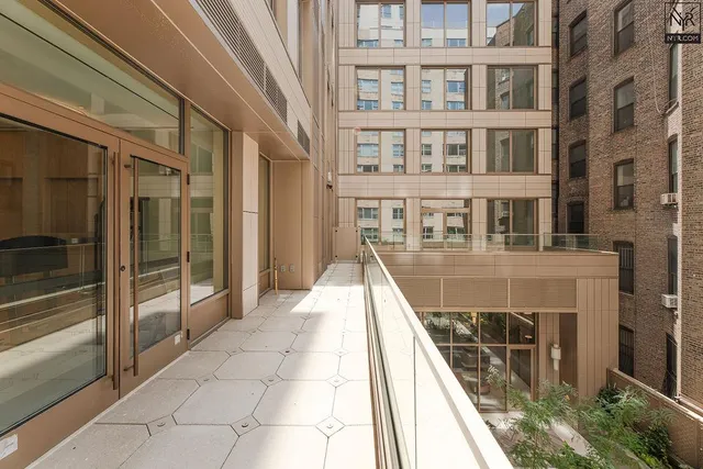$2,548,000 | 249 East 62nd Street, Unit 3B | Lenox Hill