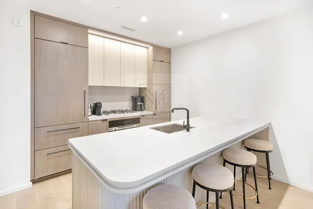$2,548,000 | 249 East 62nd Street, Unit 3B | Lenox Hill