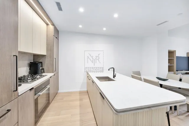 $2,548,000 | 249 East 62nd Street, Unit 3B | Lenox Hill