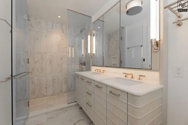 $2,548,000 | 249 East 62nd Street, Unit 3B | Lenox Hill