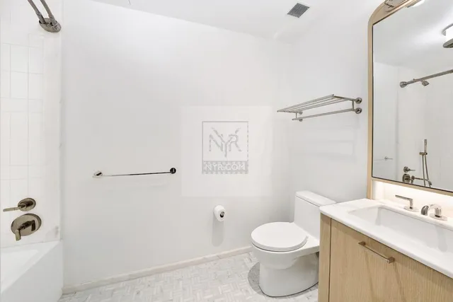 $2,548,000 | 249 East 62nd Street, Unit 3B | Lenox Hill