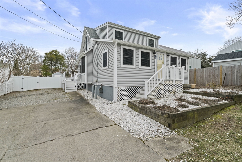 4 Fremont Road Marshfield, MA 02050 - Photo 3 of 38