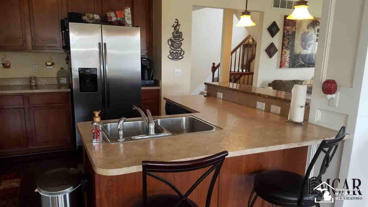 9263 Maple Ridge Drive Newport, MI 48166 - Photo 5 of 26 21300836-4.JPG