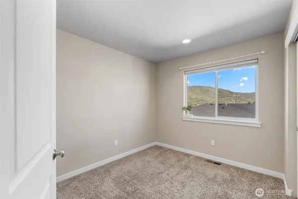 $479,900 | 2338 Southeast Marlette Road, East Wenatchee, WA 98802