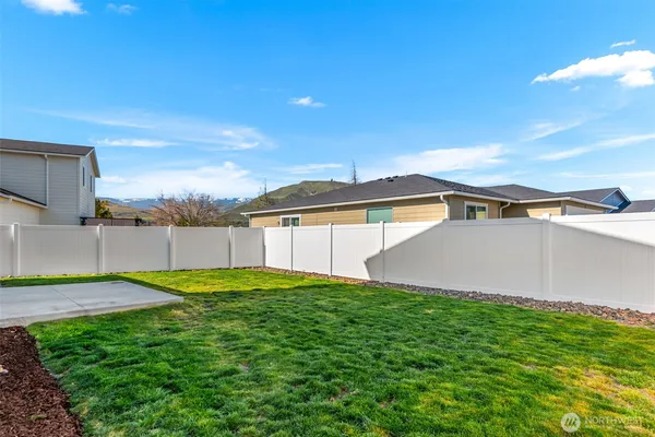 $479,900 | 2338 Southeast Marlette Road, East Wenatchee, WA 98802