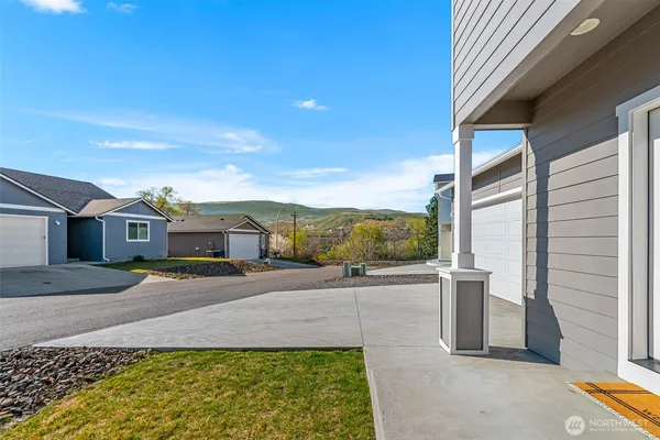$479,900 | 2338 Southeast Marlette Road, East Wenatchee, WA 98802