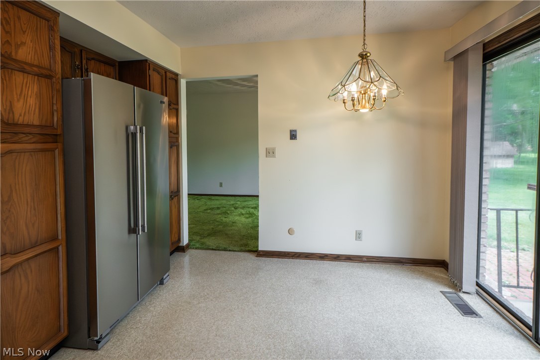 2421 Fairview Road Uniontown, OH 44685 - Photo 12 of 40 Dining Area