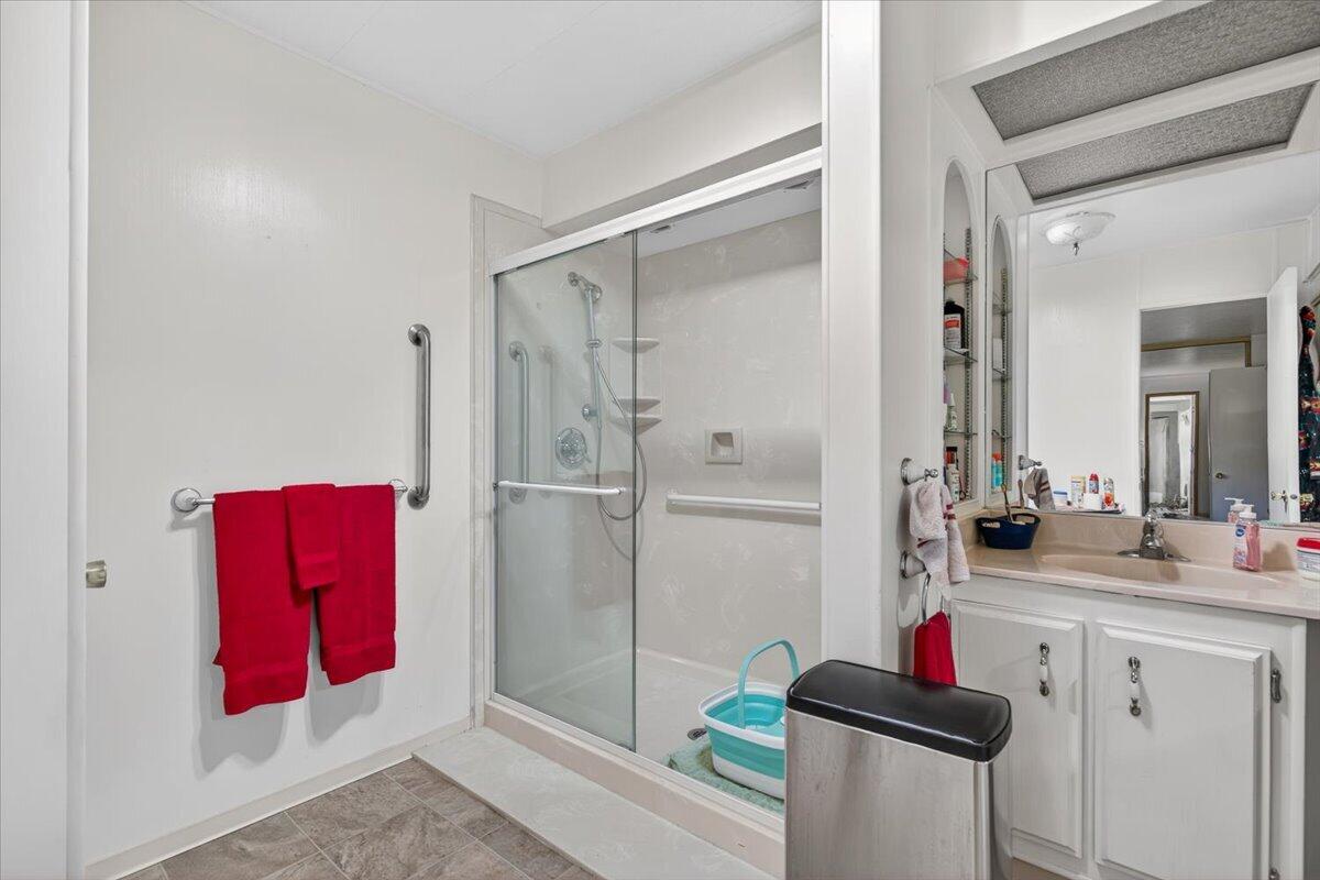 2252 Table Rock Road, Unit SPC 206 Medford, OR 97501 - Photo 14 of 33