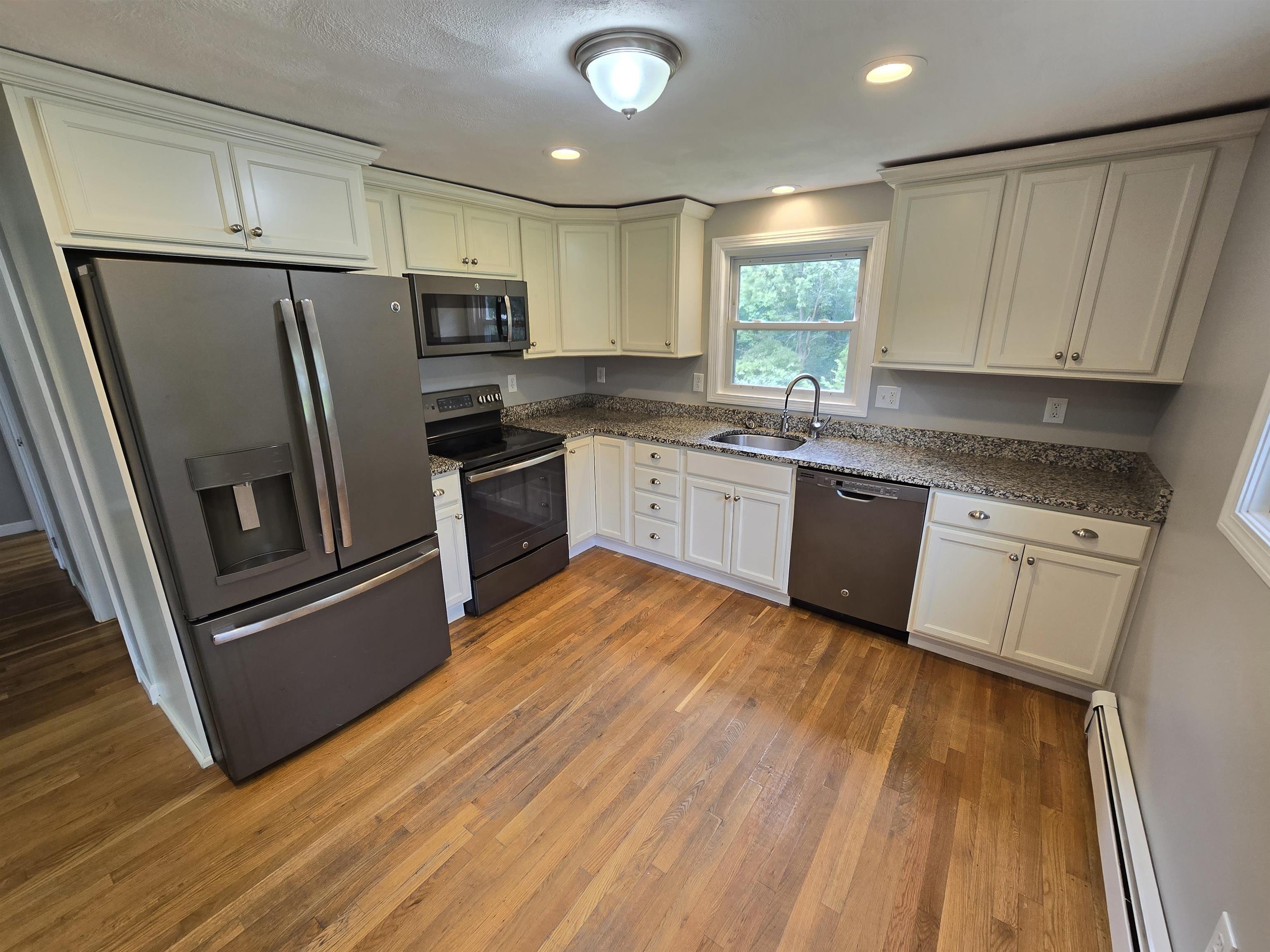 7 Loretta Avenue Pelham, NH 03076 - Photo 1 of 33