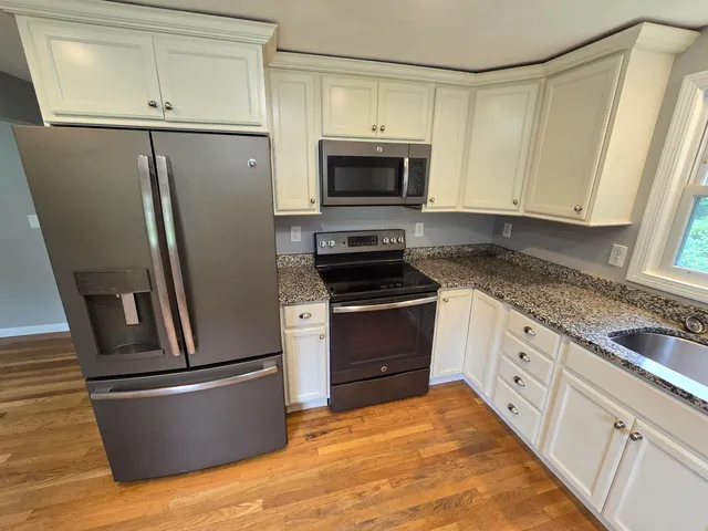 $3,600 | 7 Loretta Avenue, Pelham, NH 03076