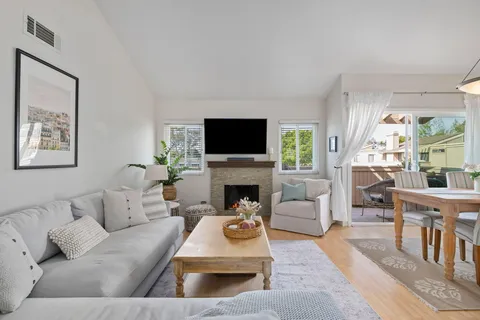 $479,000 | 1280 Seacliff Court, Unit 2, Ventura, CA 93003