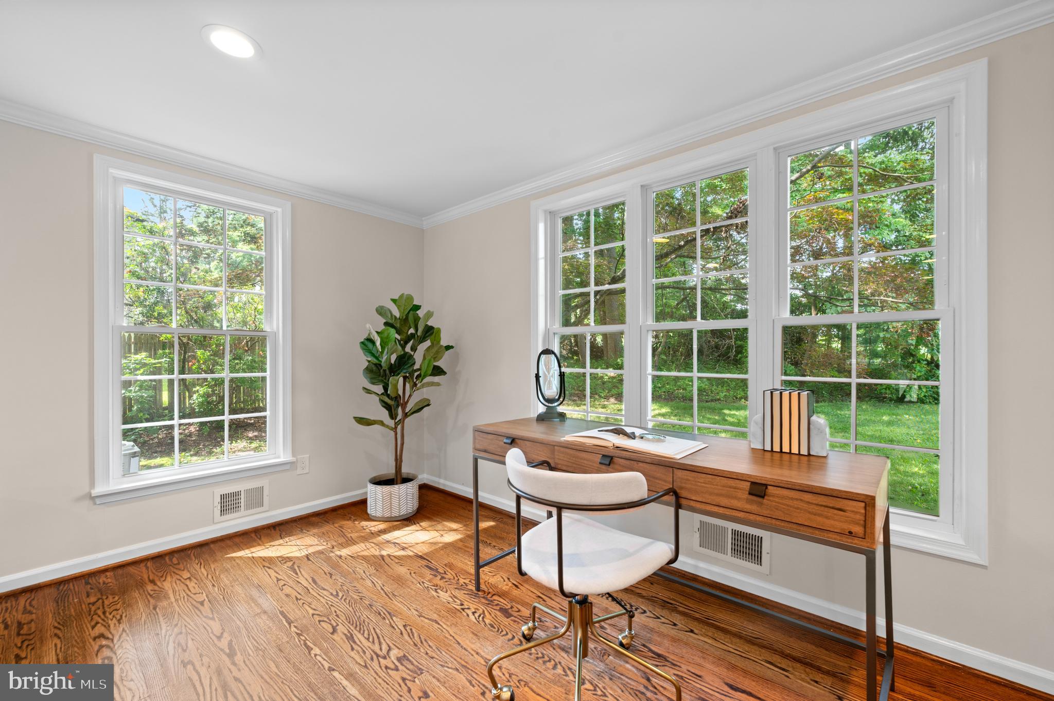 813 Malin Road Newtown Square, PA 19073 - Photo 15 of 55 a living room with furniture and a window
