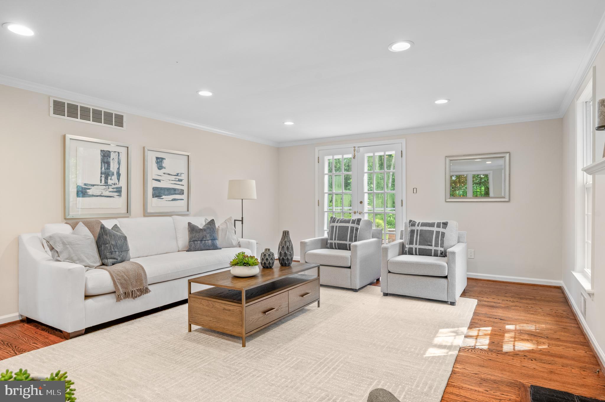 813 Malin Road Newtown Square, PA 19073 - Photo 19 of 55 a living room with furniture and a couch
