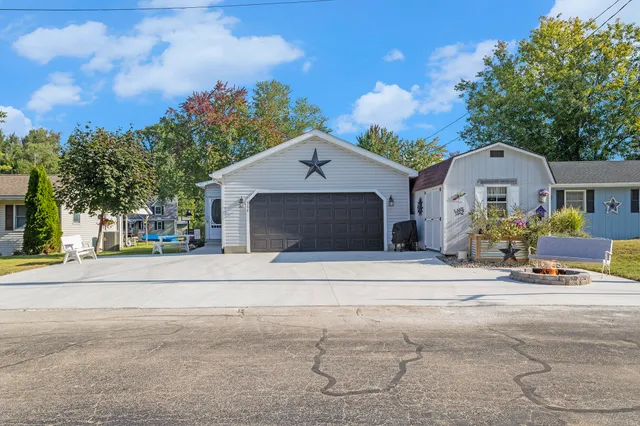 $475,000 | 534 Hickory Lane, Coldwater, MI 49036