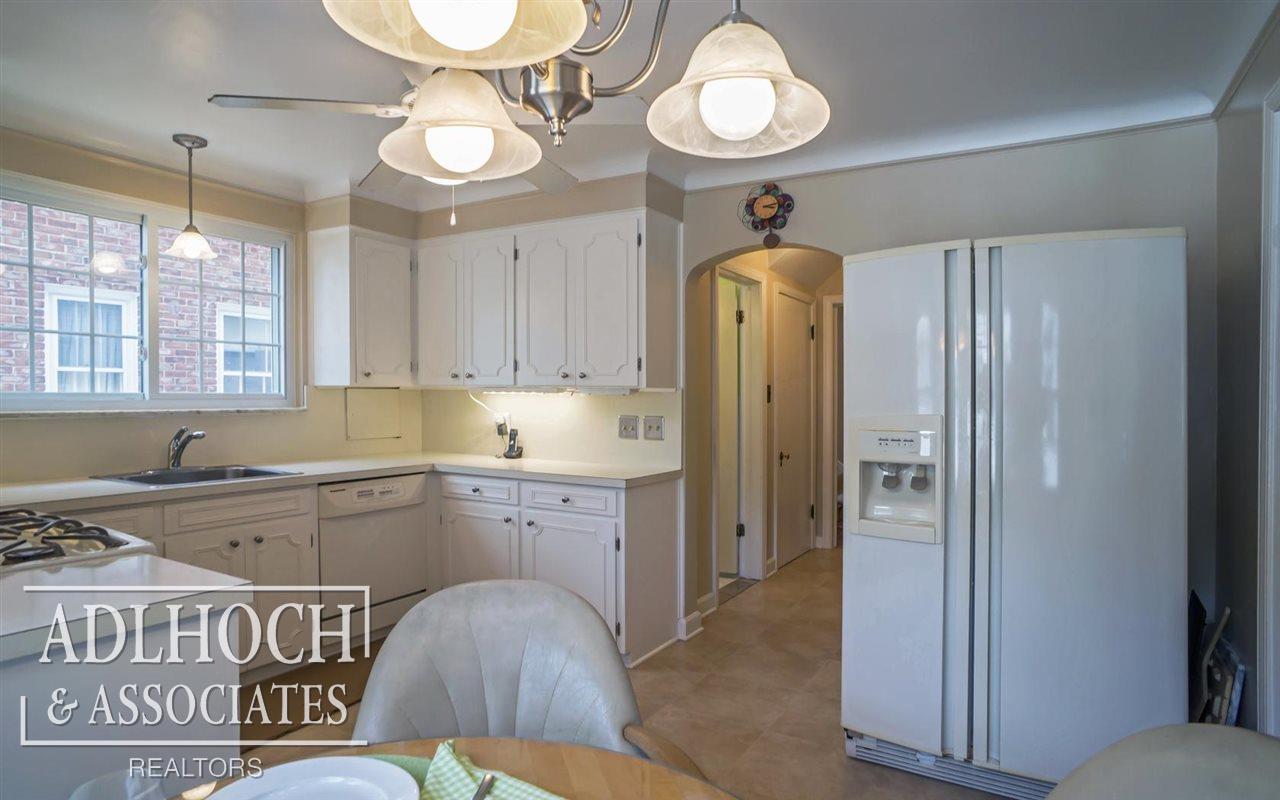 272 Merriweather Road Grosse Pointe Farms, MI 48236 - Photo 4 of 18
