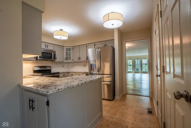 $460,000 | 131 Olde Mill Bay, Indianapolis, IN 46260