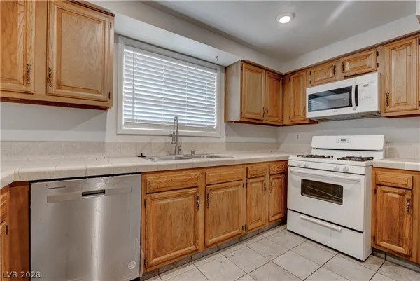 $1,900 | 3905 Landsdown Place, Las Vegas, NV 89121