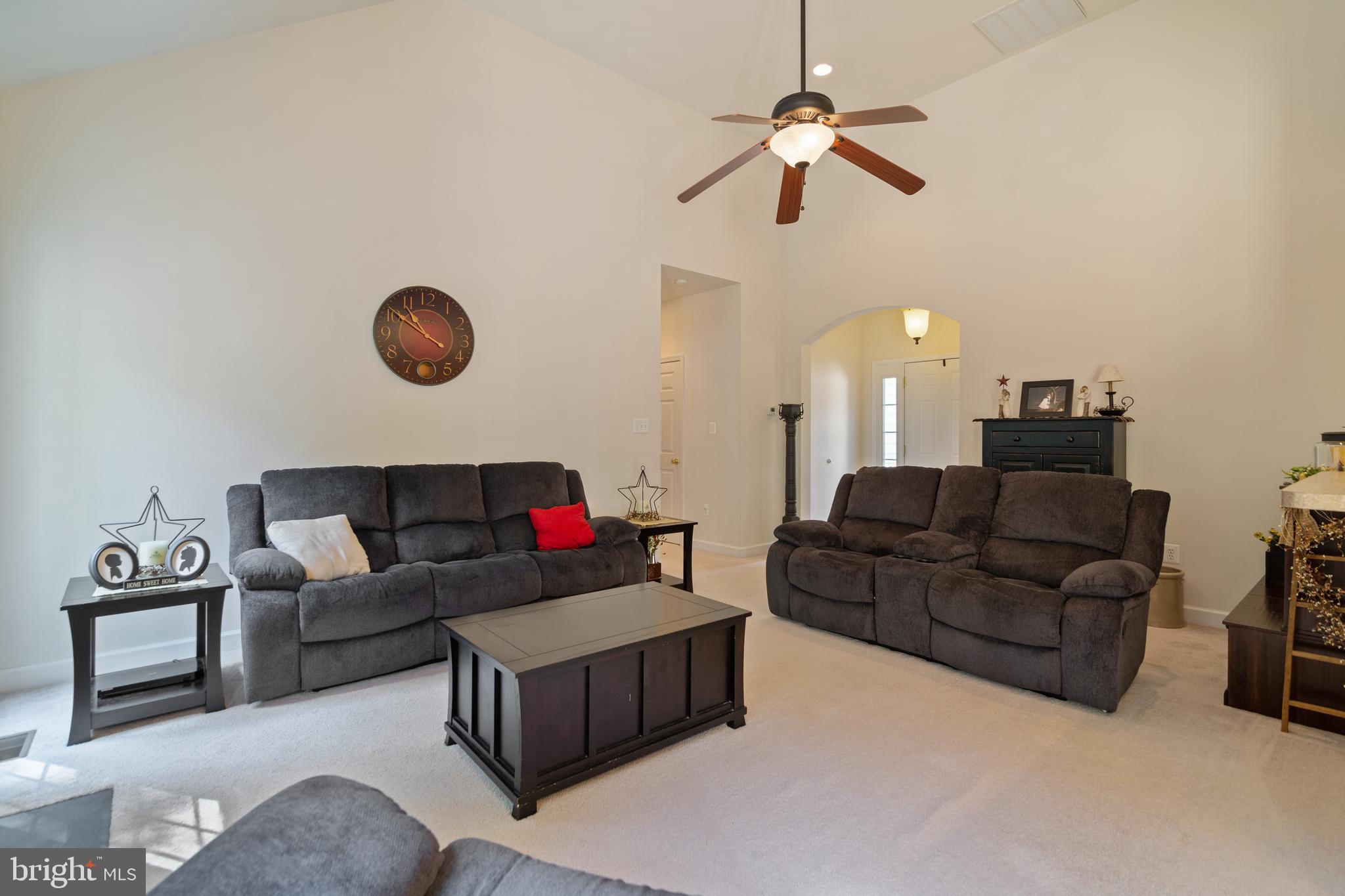 8289 Swan Woods Road Rhoadesville, VA 22542 - Photo 5 of 32 Family Room w/ vaulted ceiling & ceiling fan
