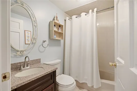 $3,000 | 158 Narragansett Avenue, Unit I, Newport, RI 02840