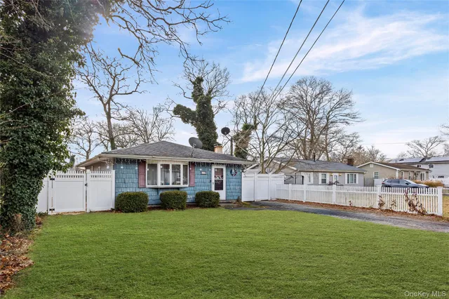 $399,900 | 40 Fairview Drive, Shirley, NY 11967