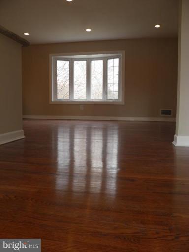 7009 Gillings Road Springfield, VA 22152 - Photo 8 of 19 Living Room