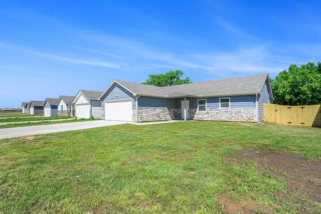 $1,695 | 417 Whitney Court, Rio Vista, TX 76093