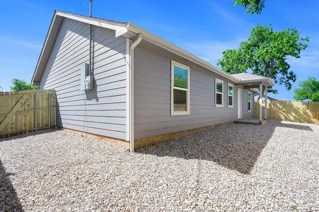 $1,695 | 417 Whitney Court, Rio Vista, TX 76093