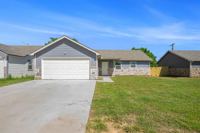 $1,695 | 417 Whitney Court, Rio Vista, TX 76093