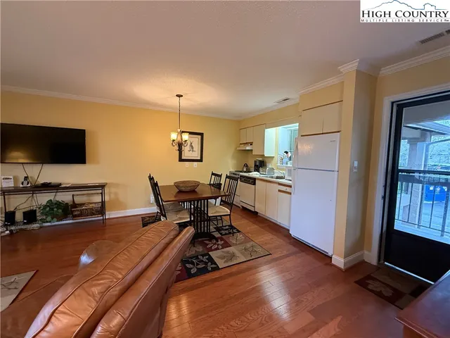 $349,900 | 908 Chetola Lake Drive, Unit 303 WREN, Blowing Rock, NC 28605