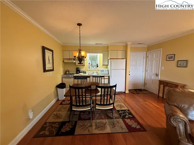 $349,900 | 908 Chetola Lake Drive, Unit 303 WREN, Blowing Rock, NC 28605