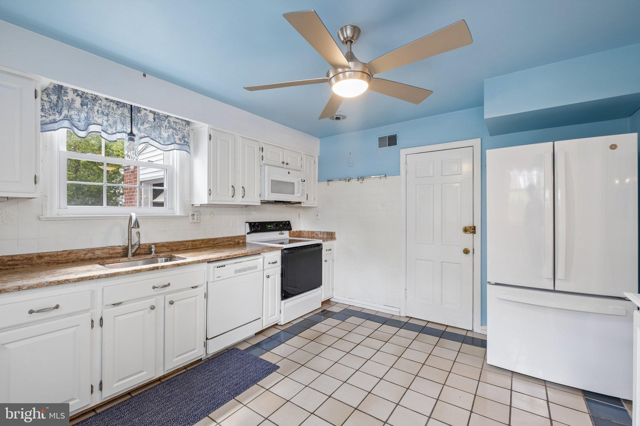 2398 Hollis Road Havertown, PA 19083 - Photo 9 of 27 Gallery Image 9