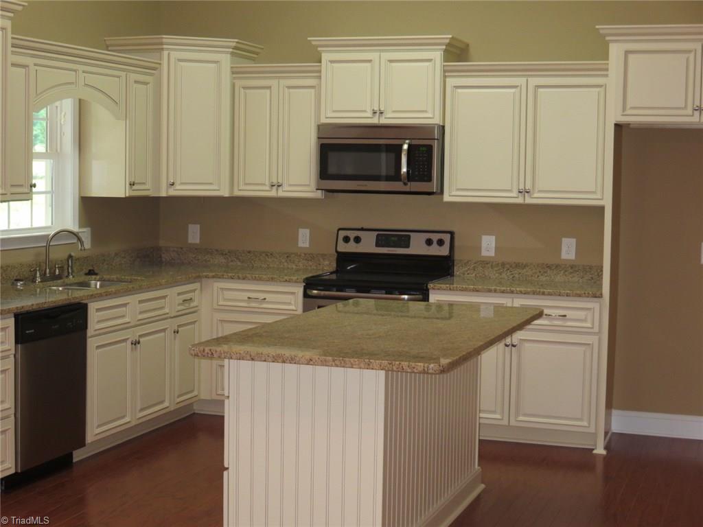 2022 Springwood Road Asheboro, NC 27205 - Photo 6 of 20 Kitchen - Custom Cabinets with Granite Countertops