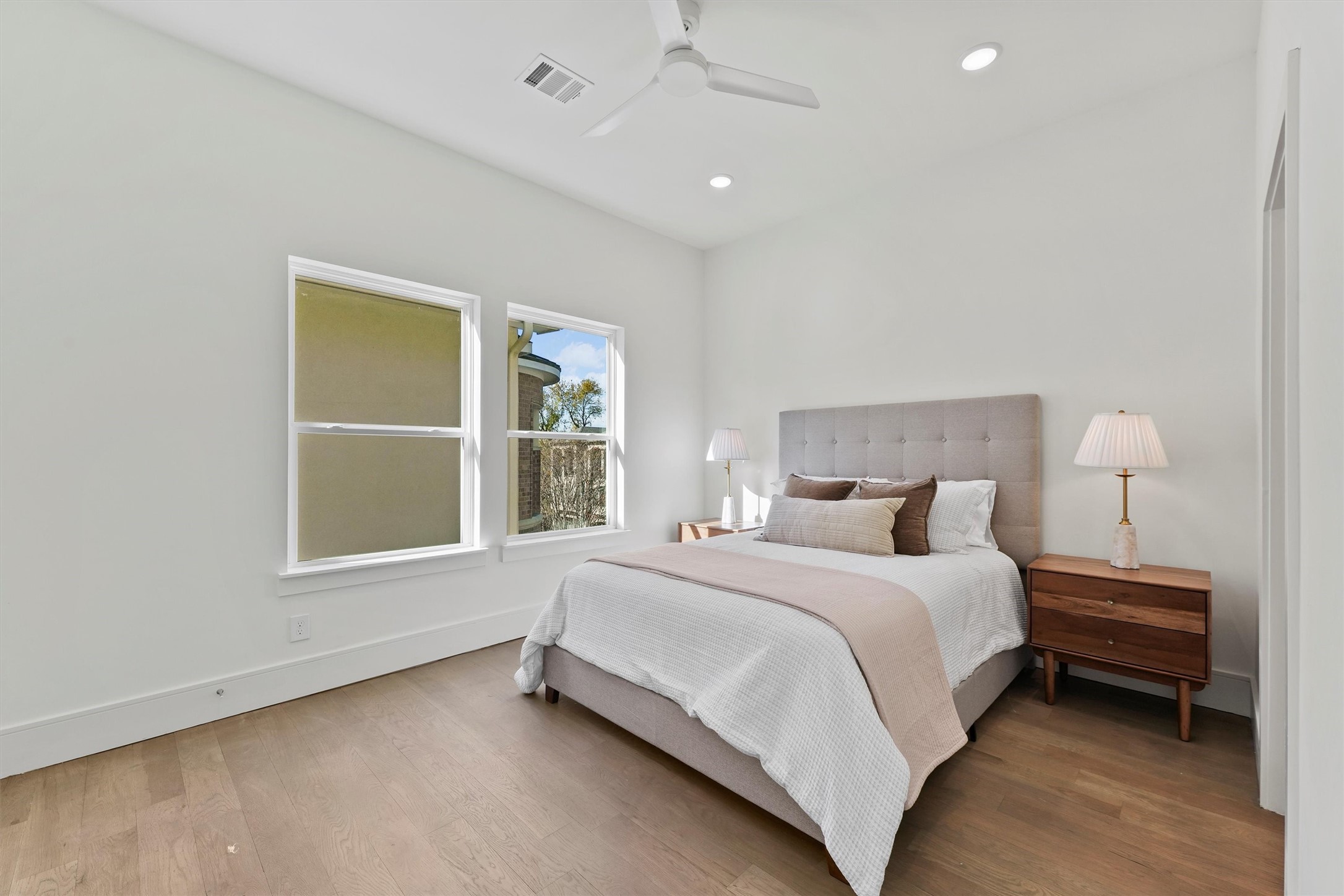 5407 Dickson Street Houston, TX 77007 - Photo 19 of 31 a bedroom with a bed and a window