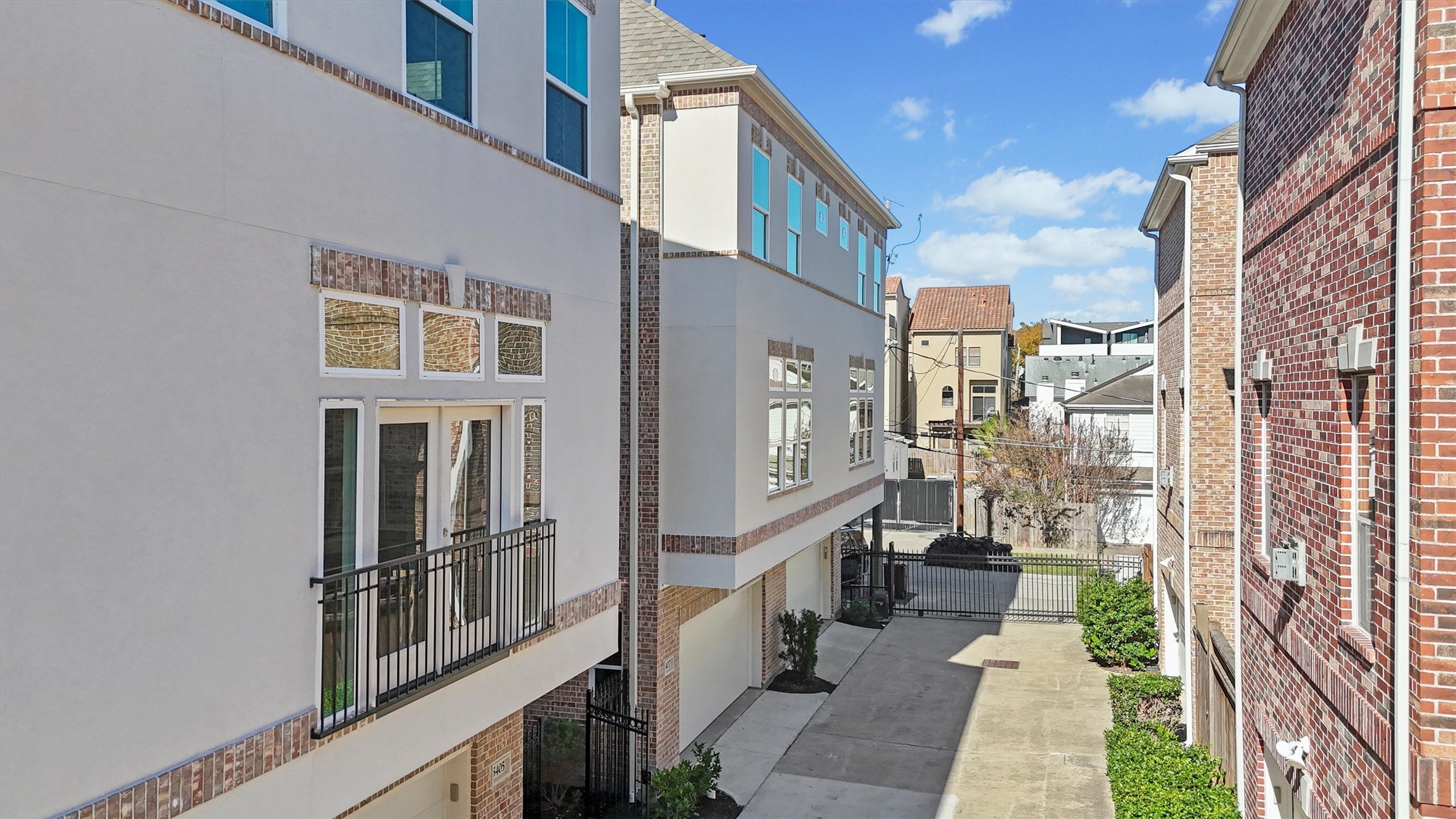 5407 Dickson Street Houston, TX 77007 - Photo 3 of 31 a view of a city from a balcony