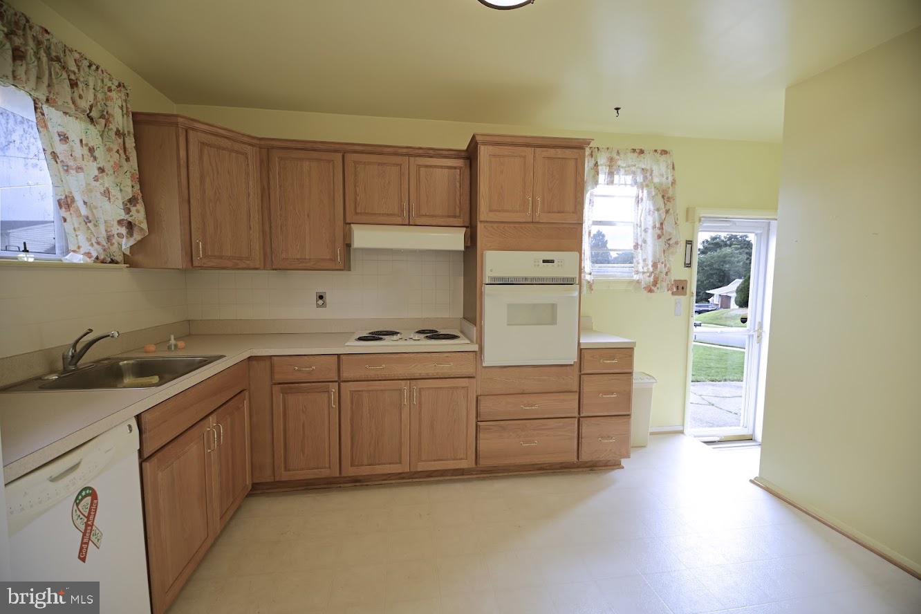 4121 Lochcarrow Road Baltimore, MD 21236 - Photo 6 of 18