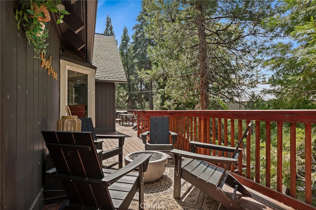 373 Summit Road Lake Arrowhead, CA 92352 - Photo 11 of 41 a view of a balcony with chairs