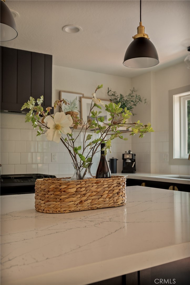 373 Summit Road Lake Arrowhead, CA 92352 - Photo 24 of 41 a view of table and chair