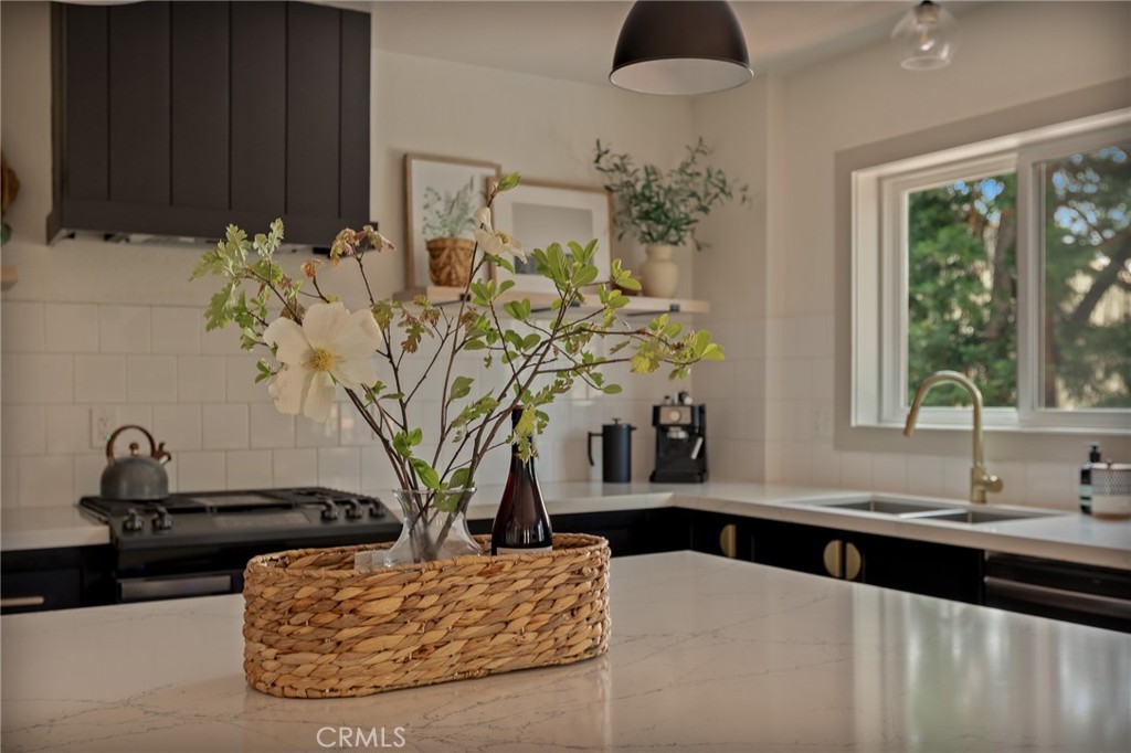 373 Summit Road Lake Arrowhead, CA 92352 - Photo 25 of 41 a view of a vase of flowers sitting on a table