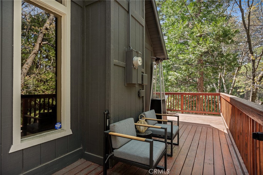 373 Summit Road Lake Arrowhead, CA 92352 - Photo 39 of 41 a balcony with wooden floor table and chairs