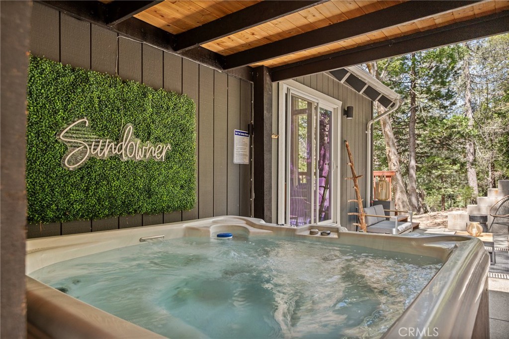 373 Summit Road Lake Arrowhead, CA 92352 - Photo 10 of 41 a view of a backyard of the house