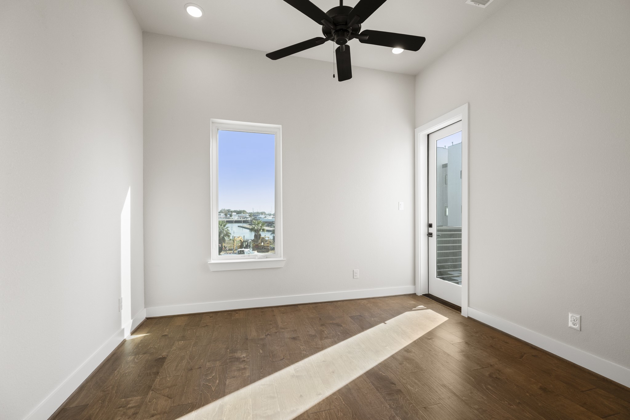 4412 Tucker Lane Seabrook, TX 77586 - Photo 29 of 41 an empty room with a window and a ceiling fan