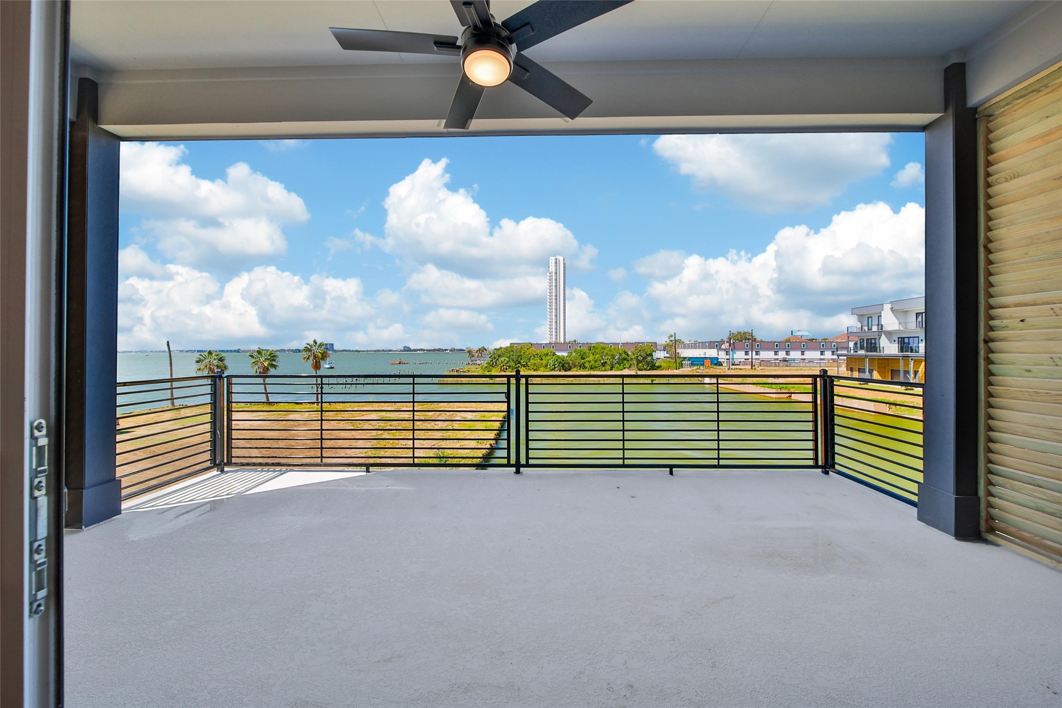 4412 Tucker Lane Seabrook, TX 77586 - Photo 33 of 41 a view of a balcony with city view