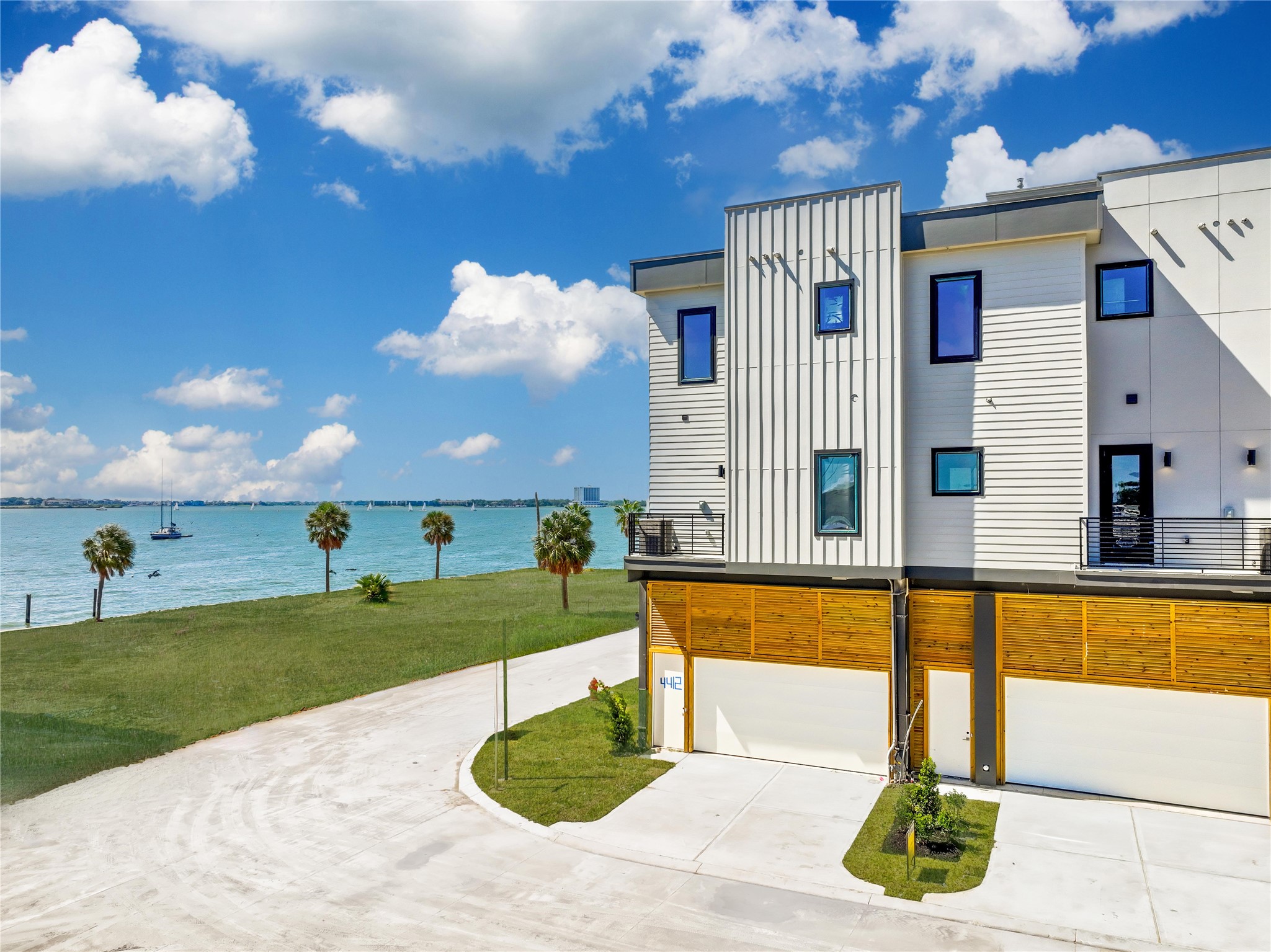 4412 Tucker Lane Seabrook, TX 77586 - Photo 38 of 41 a swimming pool with outdoor seating and yard