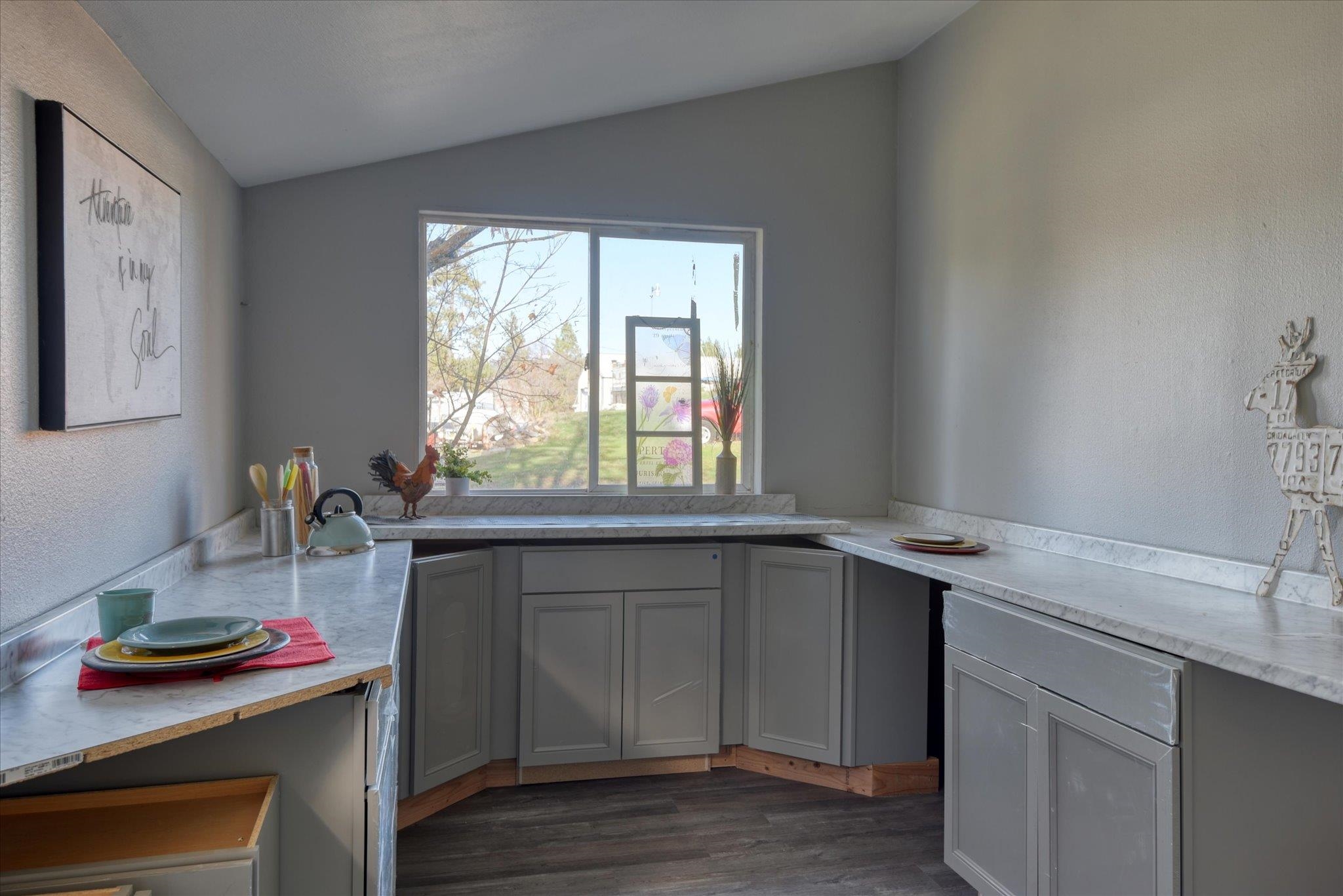 14302 East Robert Road Mica, WA 99023 - Photo 7 of 30