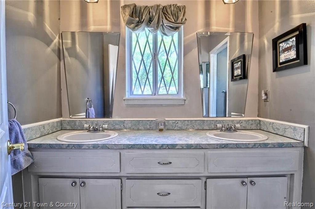 111 Manor Way Rochester, MI 48309 - Photo 21 of 32
