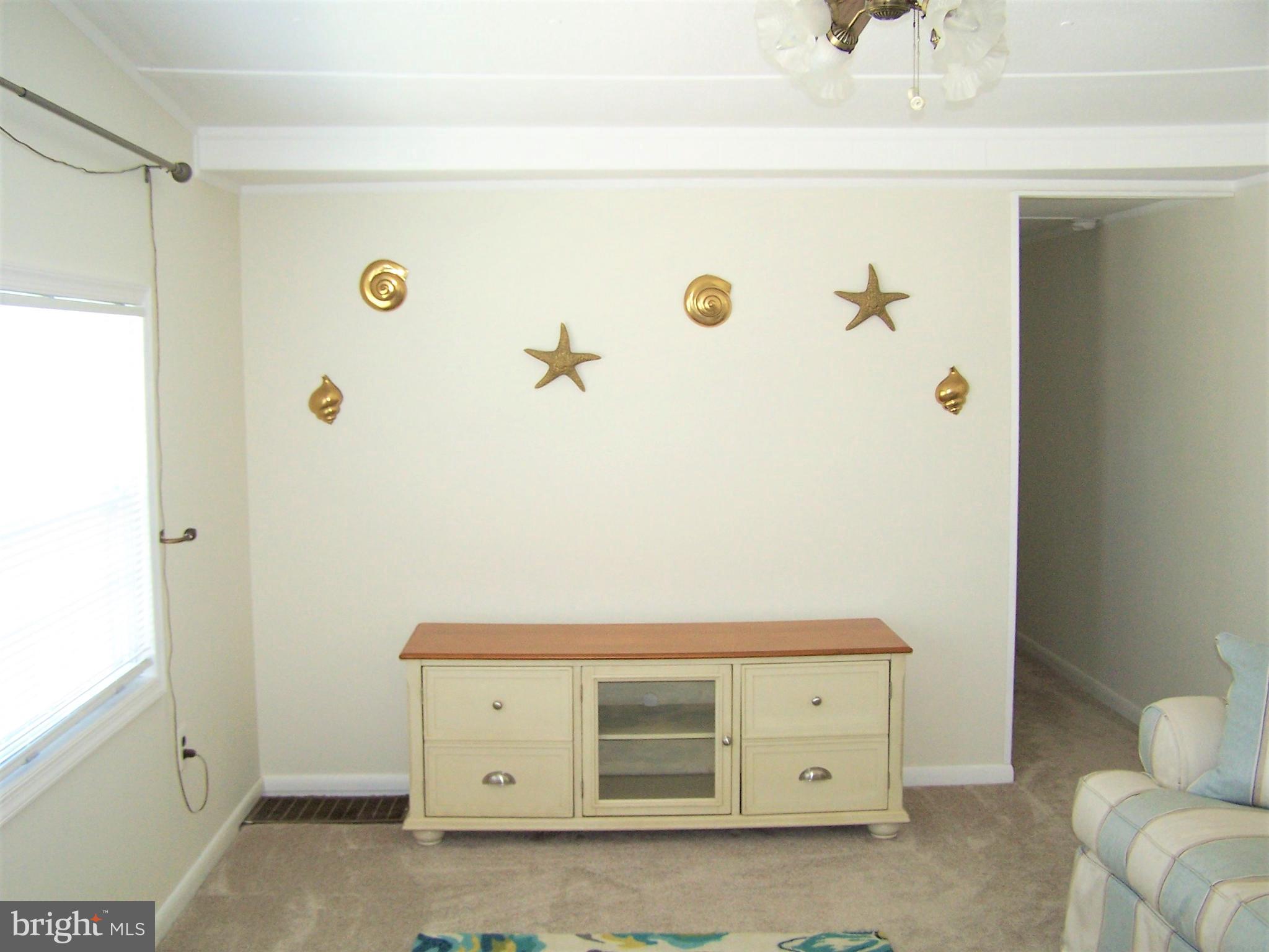 13220 Colonial Road Ocean City, MD 21842 - Photo 12 of 51 Living Room