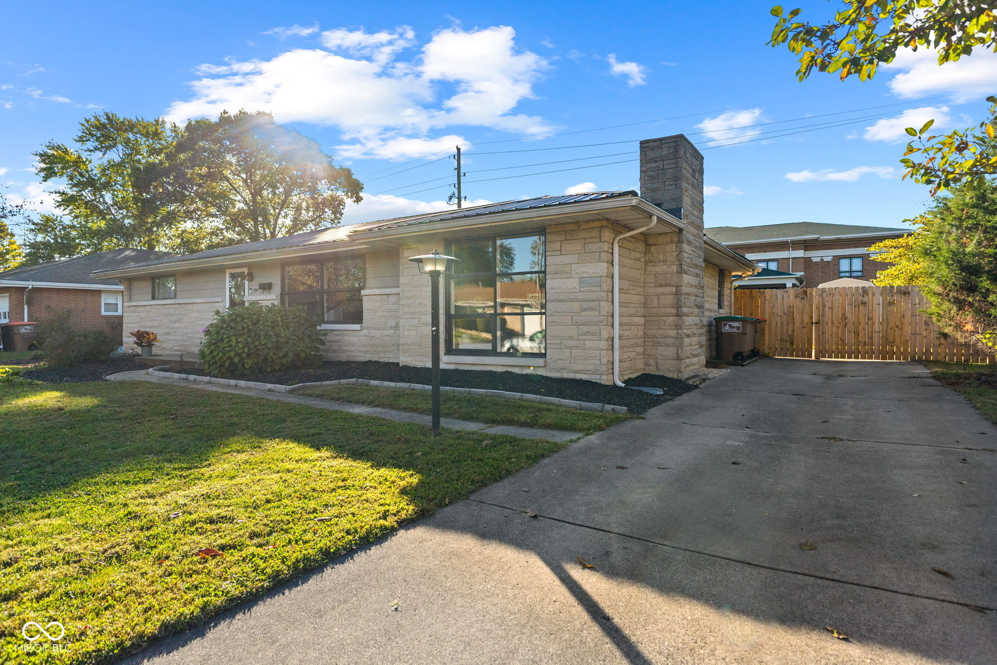 2641 18th Street Columbus, IN 47201 - Photo 4 of 36