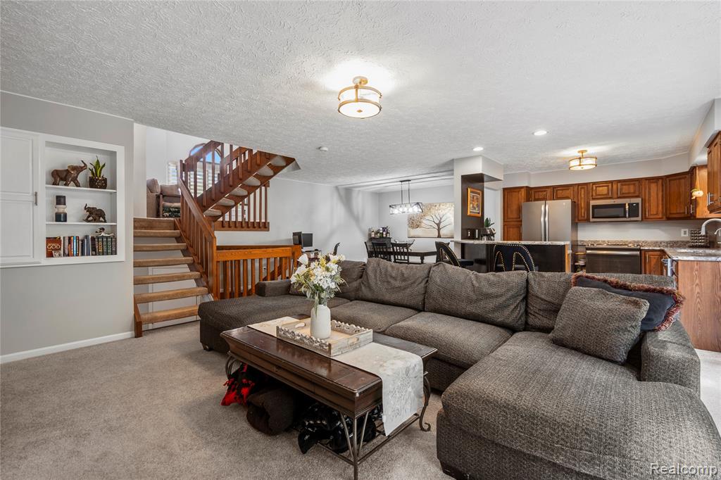 6535 Ridgeview Drive Clarkston, MI 48346 - Photo 6 of 22 Gallery Image 6