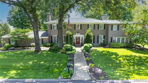 $1,349,000 | 13 Berkshire Drive, St. Louis, MO 63117